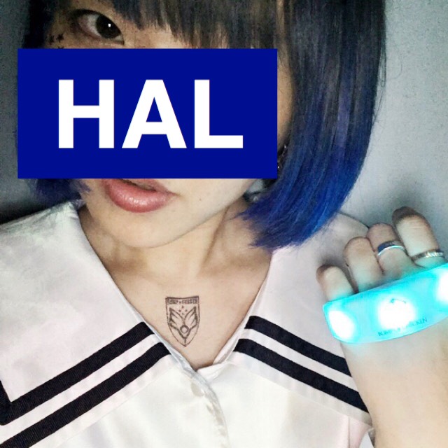 マニックパニックを使って染めたダークブルーヘアカラーの実例
