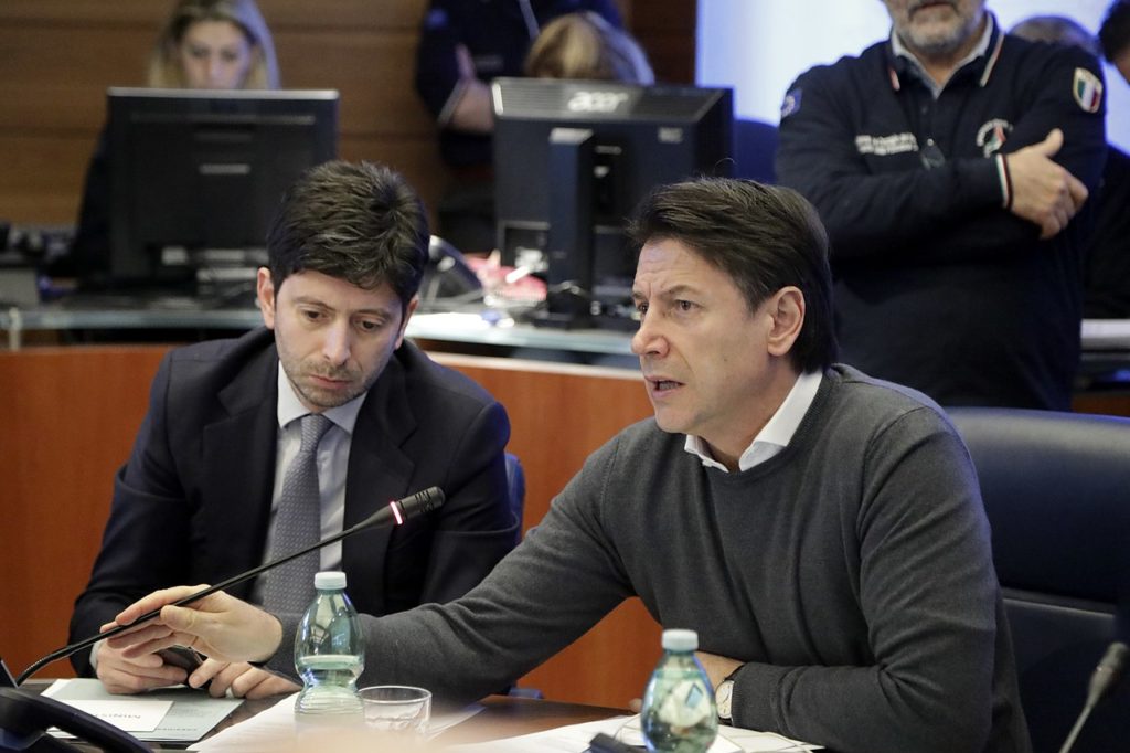 イタリアの保健大臣とジュゼッペ・コンテ首相